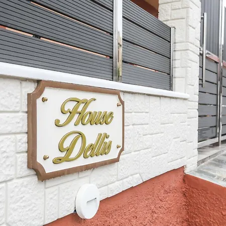 Dellis House