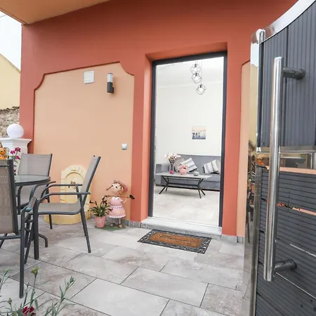 Dellis House Apartment *