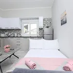 Dellis House Apartament Vouniatades