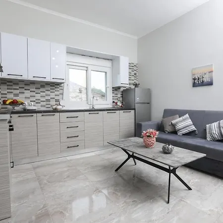 Apartament Dellis House *