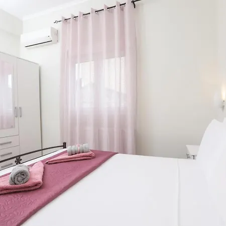 Dellis House アパート *