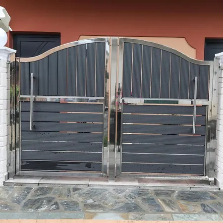 Dellis House アパート *