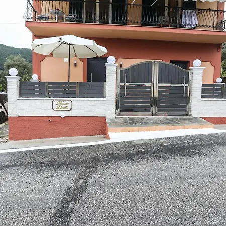 Dellis House アパート *