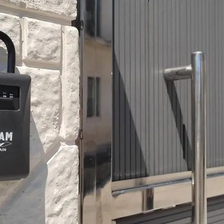 Dellis House * Vouniatades