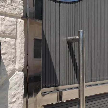 Dellis House アパート *