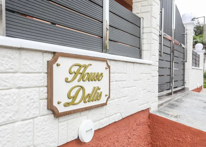 Dellis House